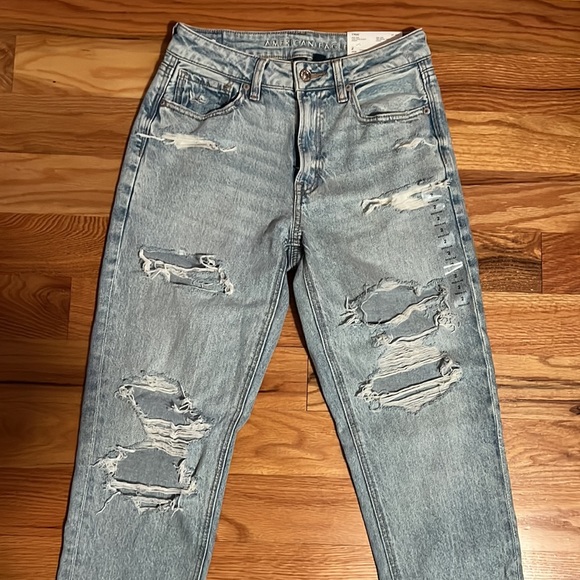 AE Strigid ripped mom jean - Picture 3 of 7
